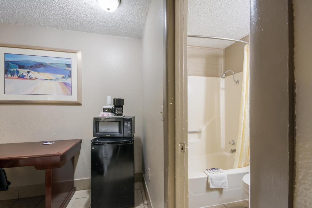Americas Best Value Inn Woodward At 8Th St Eksteriør bilde